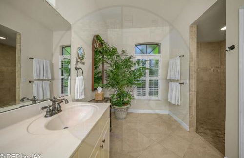 Imperial Paradise Naples - Photo 4