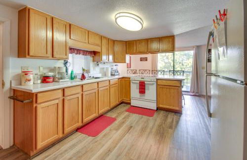 2-Level Home with Deck half Mi to Lake McConaughy! - Foto 7