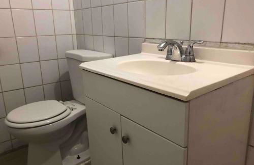 Spacious and bright 2-bedroom apartment with 1-bathroom and private street entrance, MetLife Stadium FIFA World Cup 25 minutes away - Foto 12