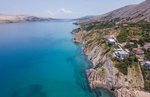 A White Cliffside Studio - Photo 23