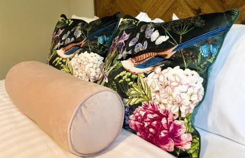 Adgestone Villa - A Luxurious Countryside Escape with Heated Pool, Near Sandown Beach, Dog Friendly in Rural Sandown - Perfect Getaway for Family & Friends - Photo 43