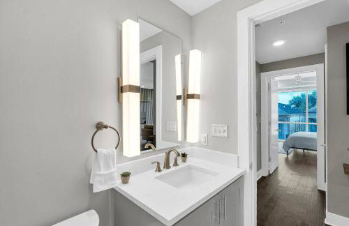 Bywater 2BR w Pool, Gym & King Beds - Foto 20