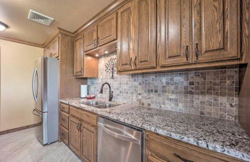 Golf Course and Lake Views Cozy Afton Condo! - Foto 9