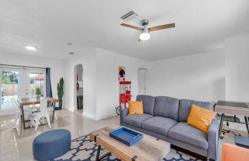 Hidden Gem 4 Bedroom Home with Private Pool & Game Room - Photo 12