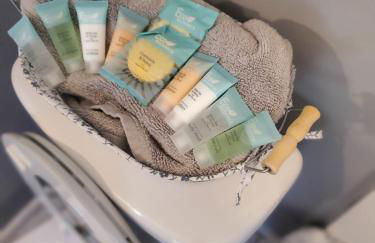 downtown and secluded - Foto 32