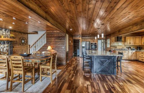 Luxury Lakeside Mountain Escape with Wraparound Deck Near Terra Alta, West Virginia - Foto 21