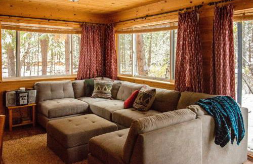 Romantic Riverfront Cottage - 1 Mile to Winthrop! - Foto 3