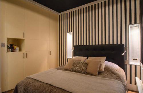 Two Bedroom Luxury Apartment - Balcony with View of Notre Dame - Photo 20