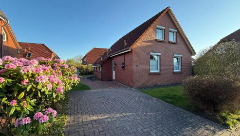 Ferienhaus Maare & Meer mit Sauna Neßmersiel - Foto 2, Garden, Garden view