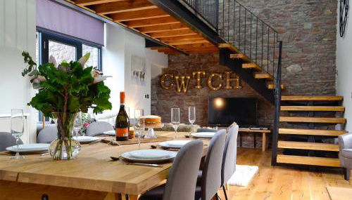 Maes Merlin - Photo 1