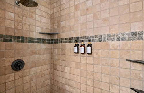 Luxury 4 Acre Estate - Pickleball, Pool, Hot Tub! - Foto 10