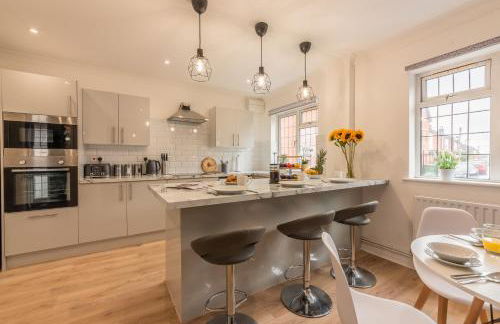 3 Bed Spacious Stylish House, Southampton - Off Road Parking & Private Garden - Sleeps 7, Close to City Centre - by Blue Puffin Stays - Photo 3