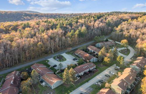 3BR Ski Resort Townhome-Sleeps 7 - Foto 29