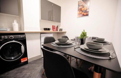 Bartlam Place, Sleeps 6, Central Oldham - By NMB Property - Foto 12