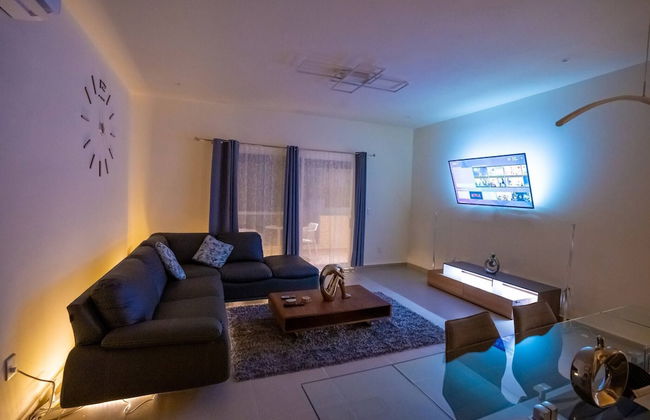 Luxury Apartment With Poll - Photo 22