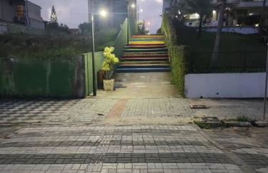 Sobrado com piscina, banheira e garagem coberta. - Foto 8