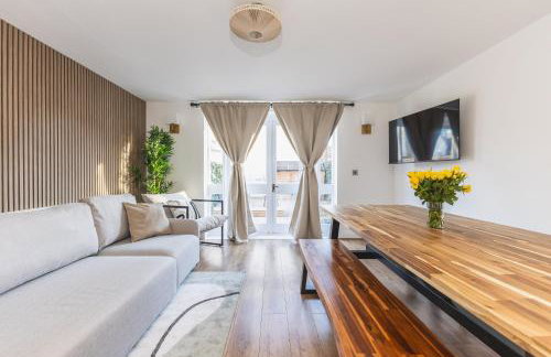 Arte Stays Serviced Houses Stratford - 3 Bedrooms 2 Bathrooms Houses London, Stratford, Maryland, Free Parking, Garden, Weekly or Monthly Stays - up to 8 guests - Foto 1