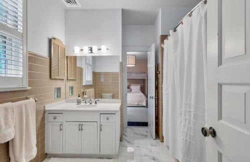 Luxury Princeton Estate Pool, Hot Tub, Sleeps 20 - Photo 46