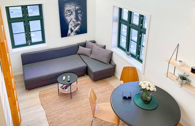 Vibrant Apartment on Bustling Street, Above a Restaurant - Perfect for Tourists, - Foto 16