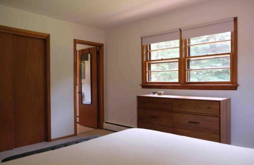 Charming Countryside Home with Yard and Office - Foto 19