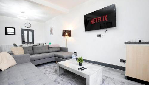 Dixon House, Sleeps 6, Free Parking, Long or Short Stays - by NMB Property - Foto 3