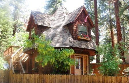 The Gingerbread Cottage - Photo 26