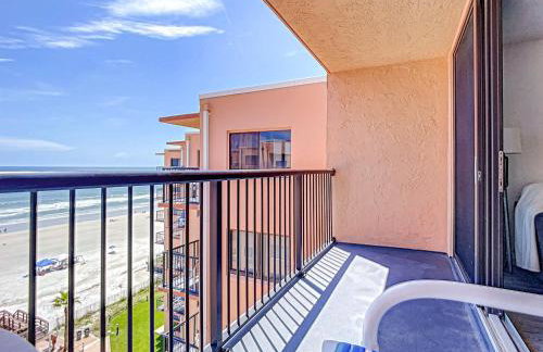 Oceanfront Sunrise Overlooking Pool Walk to shopping dining Sunrise 805 - Foto 18