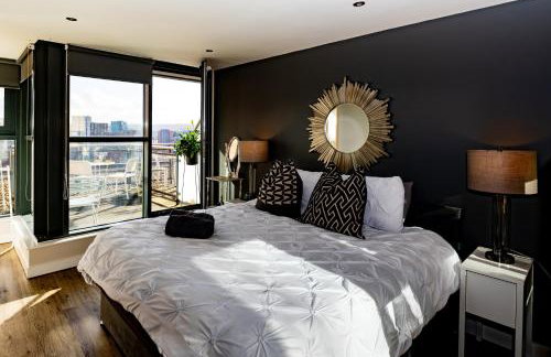 Deluxe City Centre Studio Apartment with Balcony & City Views - FREE WIFI NETFLIX, GYM ACCESS - WESTONE - Photo 2