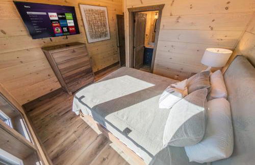 Luxury 12-Bedroom Cabin with Indoor Pool, Hot tub & Movie Theater, Sleeps 36 - Foto 34