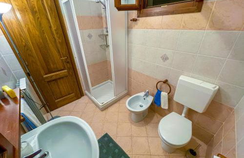 HOST4U - BORGATA VALLONE Apartments with Stunning Garden and Parking - Foto 36