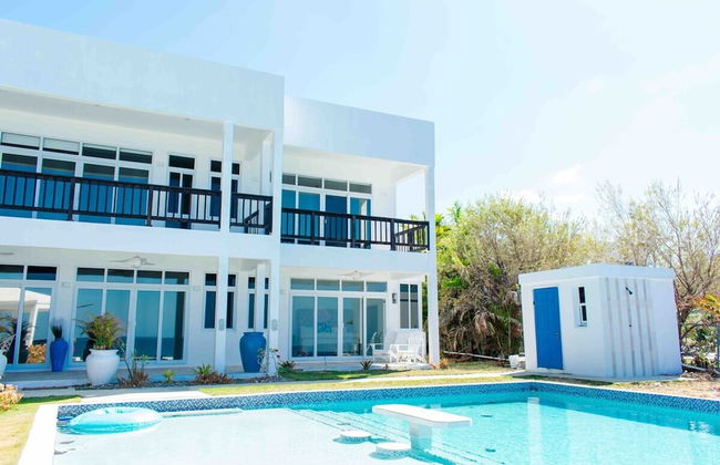 The W Villa 5 B R Oceanfront w Staff - Photo 30