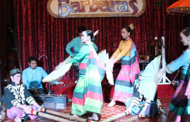 Barbara's Heritage Restaurant Dinner & Show - Foto 1
