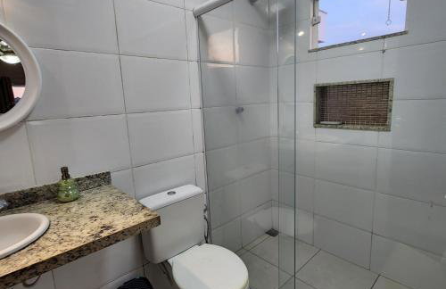 Casa confortável pertinho da praia com garagem e quintal - Foto 12