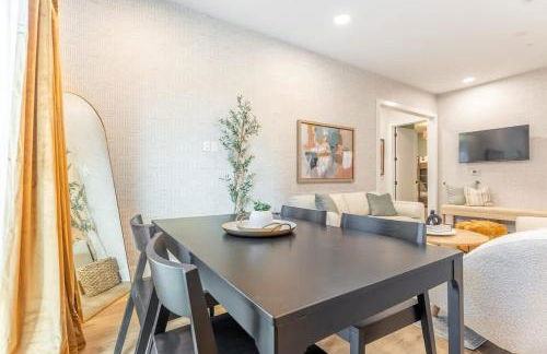 Here You Come Again by Stay Local Nashville - Foto 8