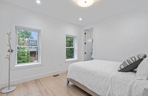 Capitol View 2 DC Townhouse Condo with Private Backyard and Garage Parking - Foto 12