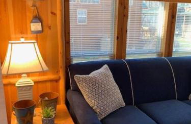 Knotty but Nice-sleeps 6-one minute to lake! - Foto 21