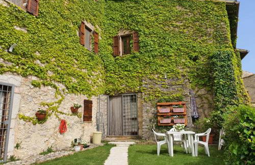 Il borgo di Cornillo - Foto 1