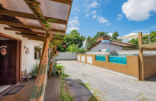 Casa Rústica com Piscina Privativa, Banheira de Hidromassagem, Ar-Condicionado, Pet friendly - Refúgio na Natureza a 5 Minutos do Centro de Imbituba, Perfeita para Famílias e Grupos - Photo 58