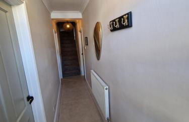 Stylish and Modern 7 Bedroom house near Brecon Beacons - Photo 31