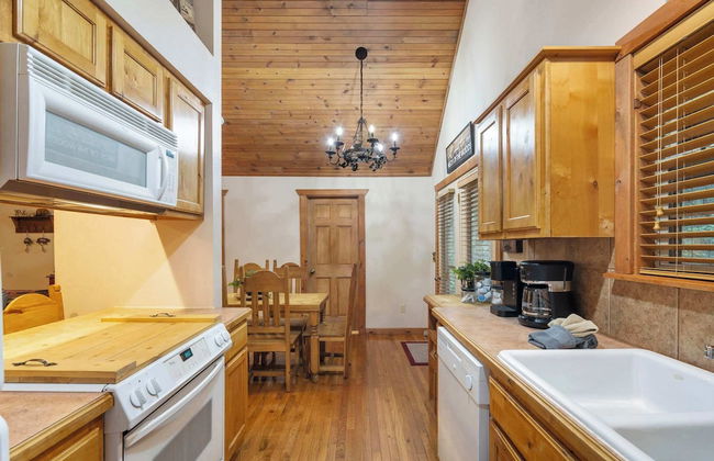 Simons Treetop Cabin 2 BDR in Popular Resort! - Photo 7