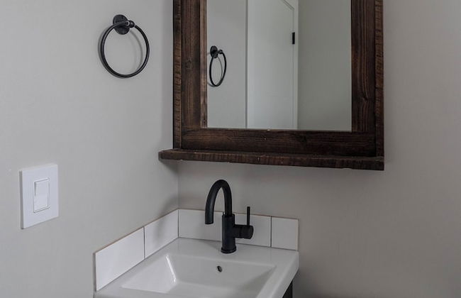 Guest Suite Close To Whtye Ave - Photo 11