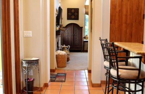 Romantic and Relaxing Villa Retreat with a Jacuzzi near Somis, California - Photo 3