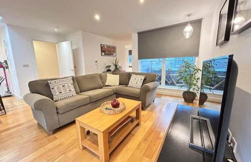 Split Level 3 Bedroom Top Floor Flat - Foto 2