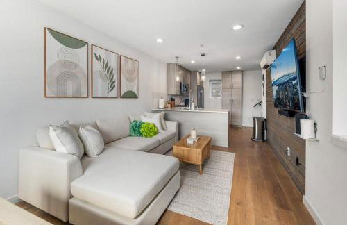 NEW! Central Ballard 3BR Townhome Fits 8 Free Parking AC Family Friendly - Foto 9