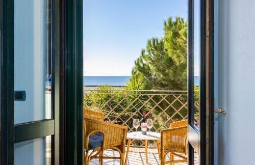 Villa Ray - Front row beachfront with garden - Foto 2