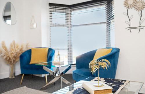 Sunny Seaside Paradise - Sleeps 5 - Photo 10