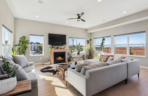 Family Fun Near Cedar Point - Rooftop Lake Views - Photo 1