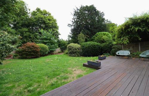 Spacious 5-Bedroom Home with Large Garden in Egham - Foto 15