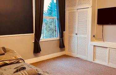 Stylish & Spacious Victorian Home near Severn Valley Railway & Safari Park - Foto 8