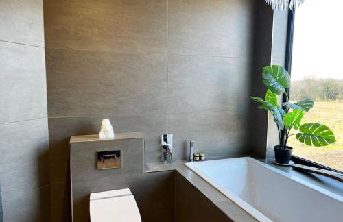 Manchester Luxury Country House Close To The City With Hot Tub & BBQ Fire Pit. - Foto 37